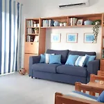 דירה Cozy Beach Front